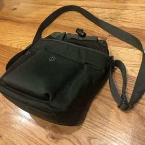 Lululemon Mini bucket bag - Dark Olive